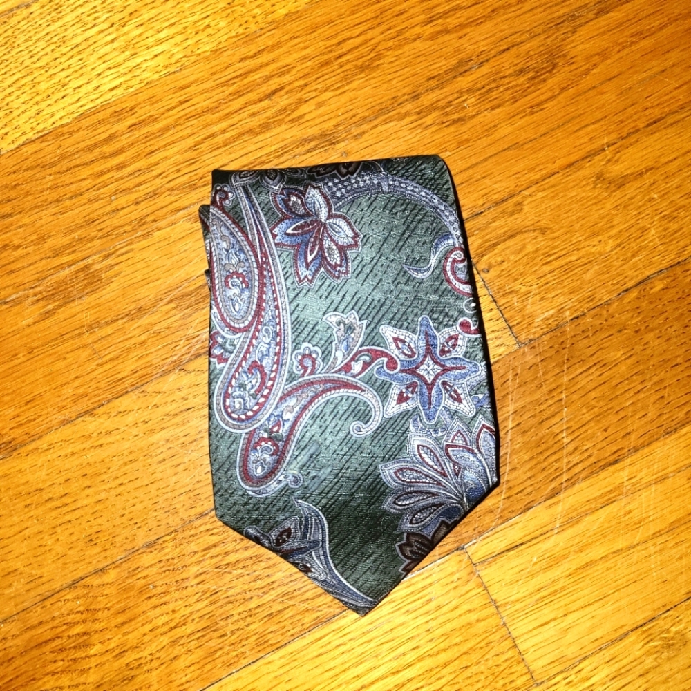 Johnny Carson Paisley Silk Mens Multi-Color Tie